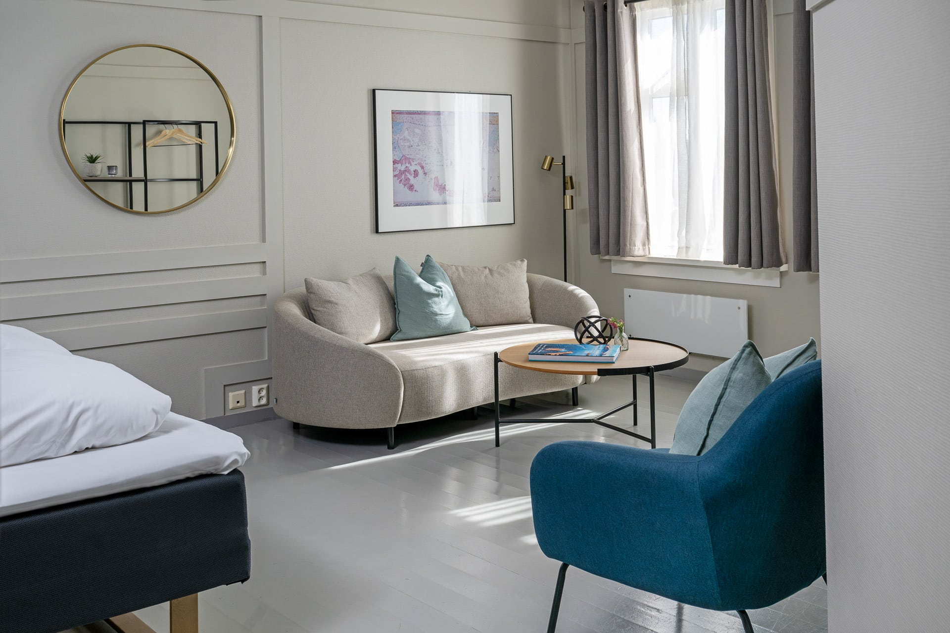 Dobbeltrom med sittegruppe på Villa Bryggekanten